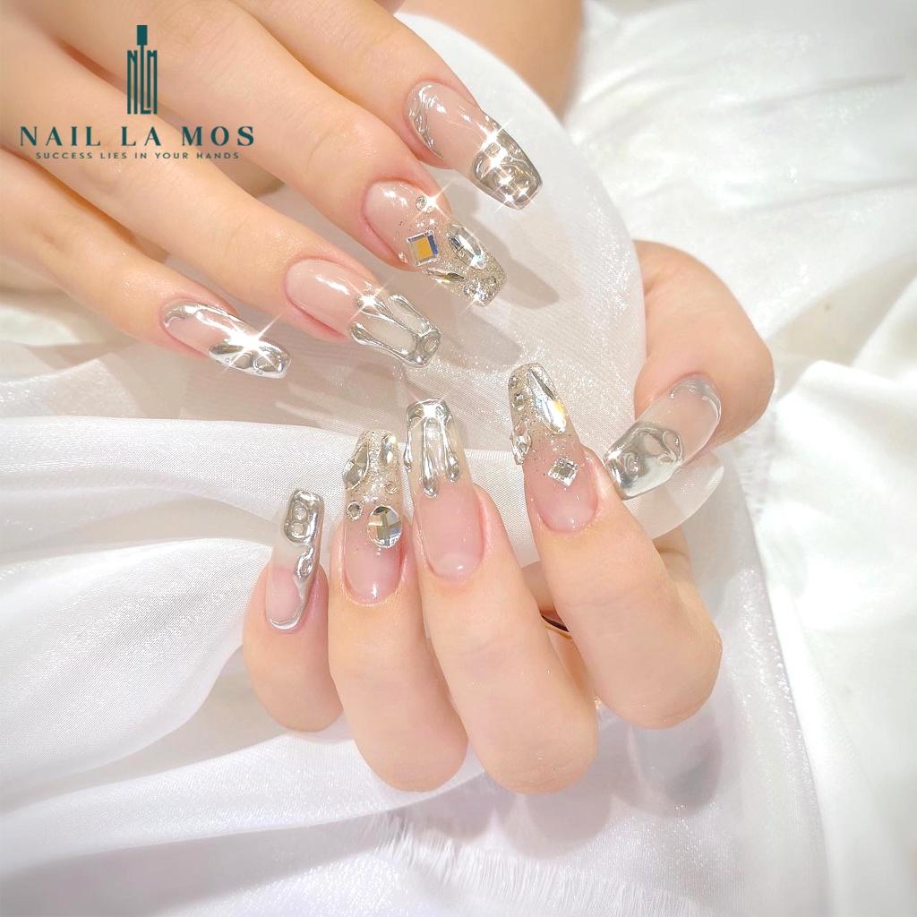 Làm thế nào để làm sạch bút chấm đá nail?