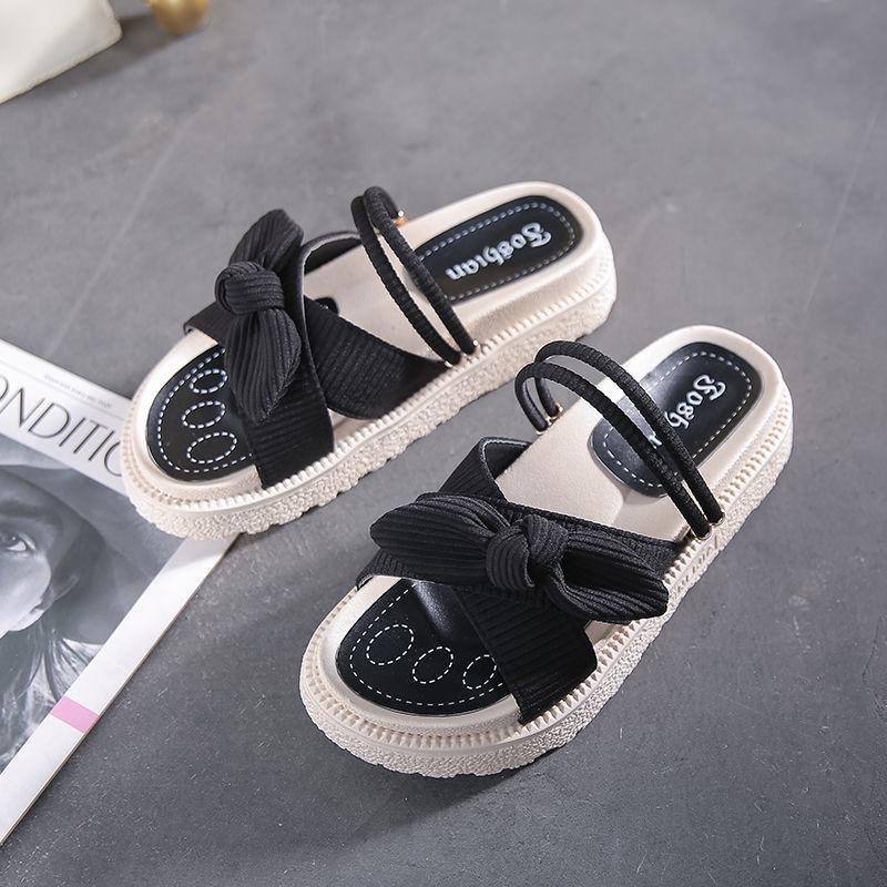 Làm thế nào để lựa chọn giày sandal nữ phù hợp với phong cách thời trang của mình?