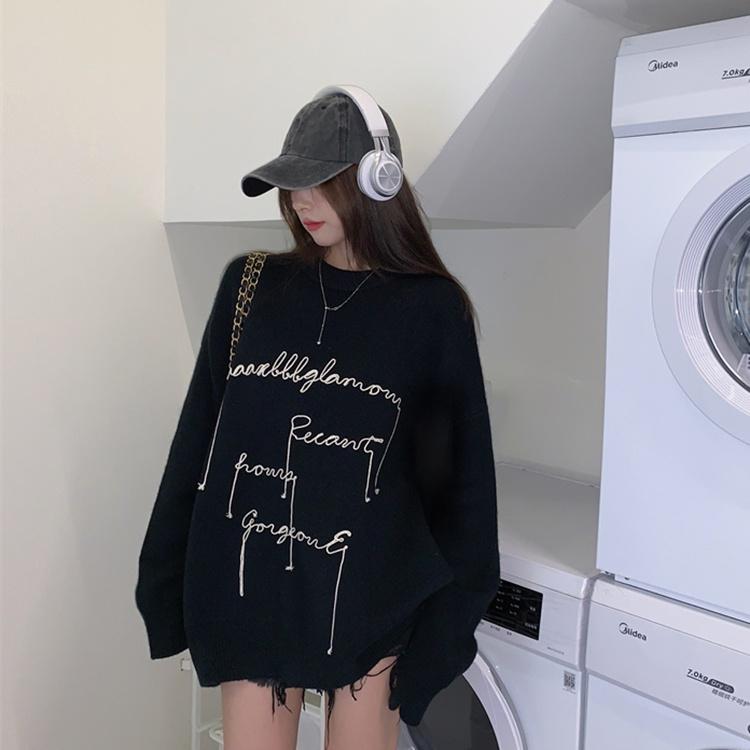 Bạn có thể đề xuất cho tôi một chiếc áo sweater nữ tay dài dáng rộng phù hợp với phong cách hiện tại không?