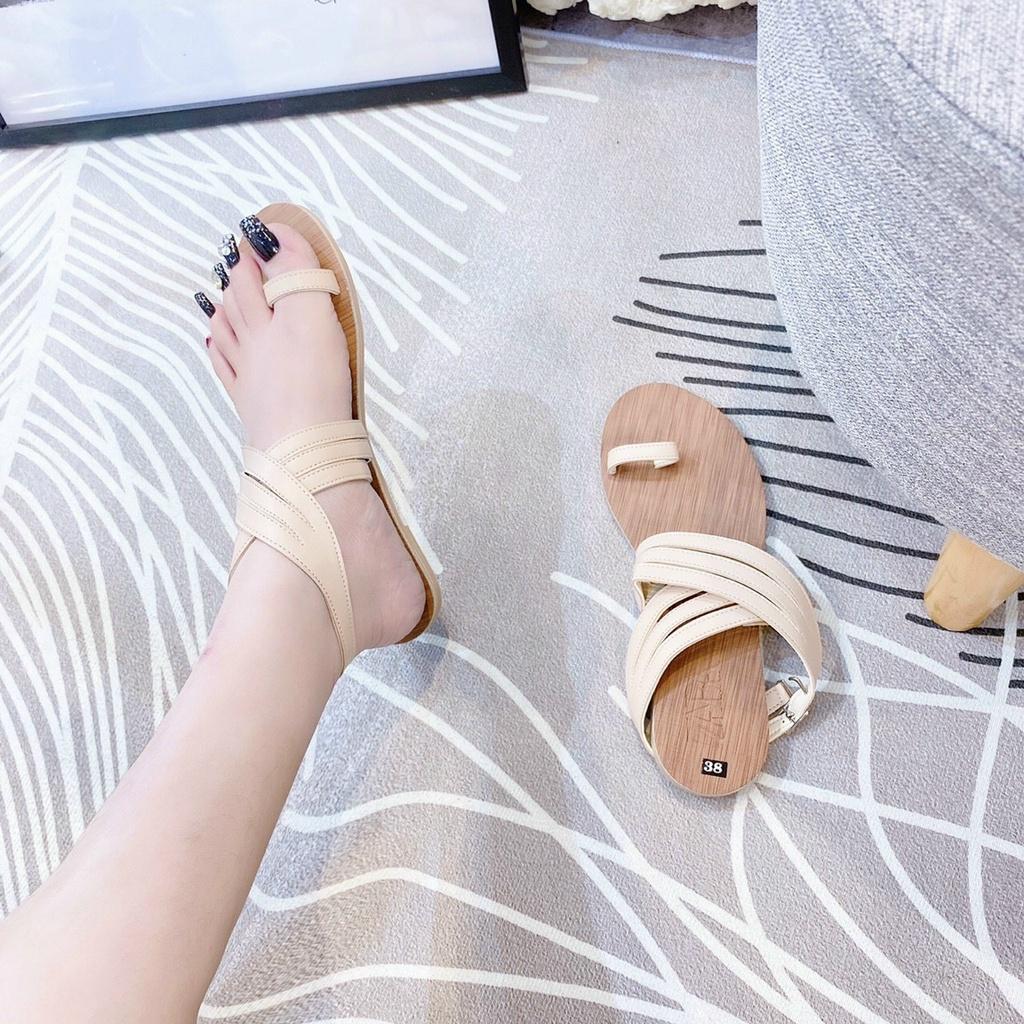 Giày đế bằng nữ sandal có thể mặc vào những dịp hội họp quan trọng không?