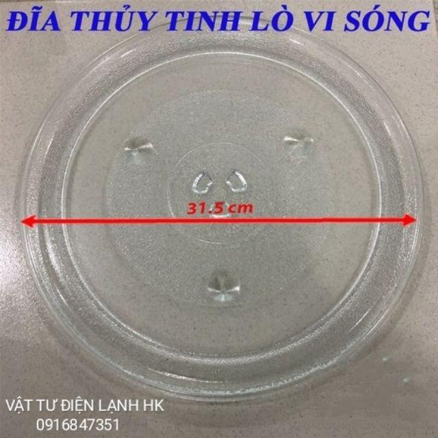 Có nên sử dụng đĩa thủy tinh đựng đồ ăn trong việc trang trí bàn ăn không?