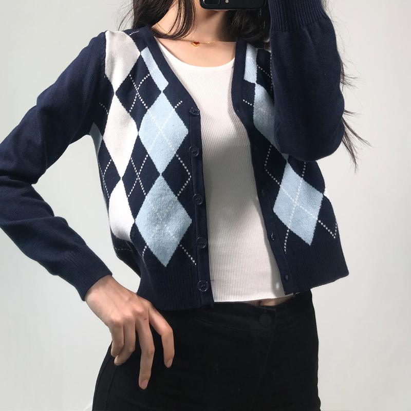 Cardigan dệt kim tay dài có thể mặc vào các mùa trong năm hay chỉ phù hợp với mùa đông?