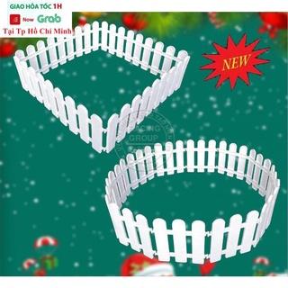 Hàng Rào Nhựa Đúc Trang Trí Cây Thông Noel , Ngoài Vườn , Tiểu Cảnh Kích Thước 20cm*30cm An Toàn Cho Trẻ Nhỏ ( 1 Miếng)