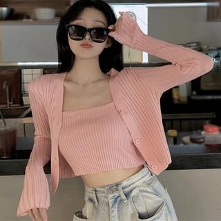 Bộ trang phục hai mảnh gồm áo hai dây và áo khoác cardigan tay dài dệt kim màu trơn gợi cảm dành cho bạn nữ