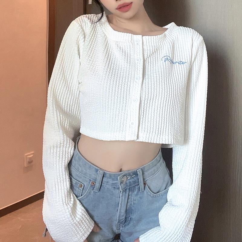 Áo croptop dệt kim tay dài có dễ dàng kết hợp với những chiếc quần dài hay không?