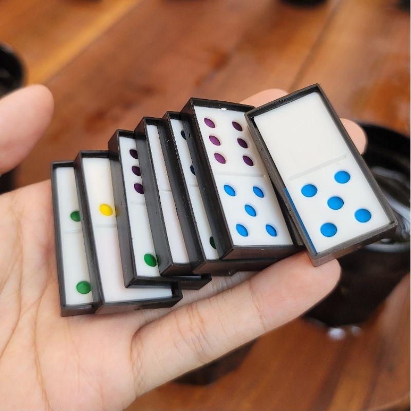 Có những trò chơi liên quan đến cờ domino không?