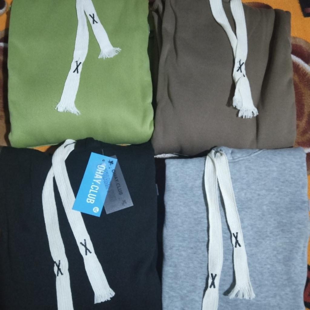 Nên kết hợp áo hoodie với quần áo nào để tạo ra một bộ trang phục đẹp mắt?